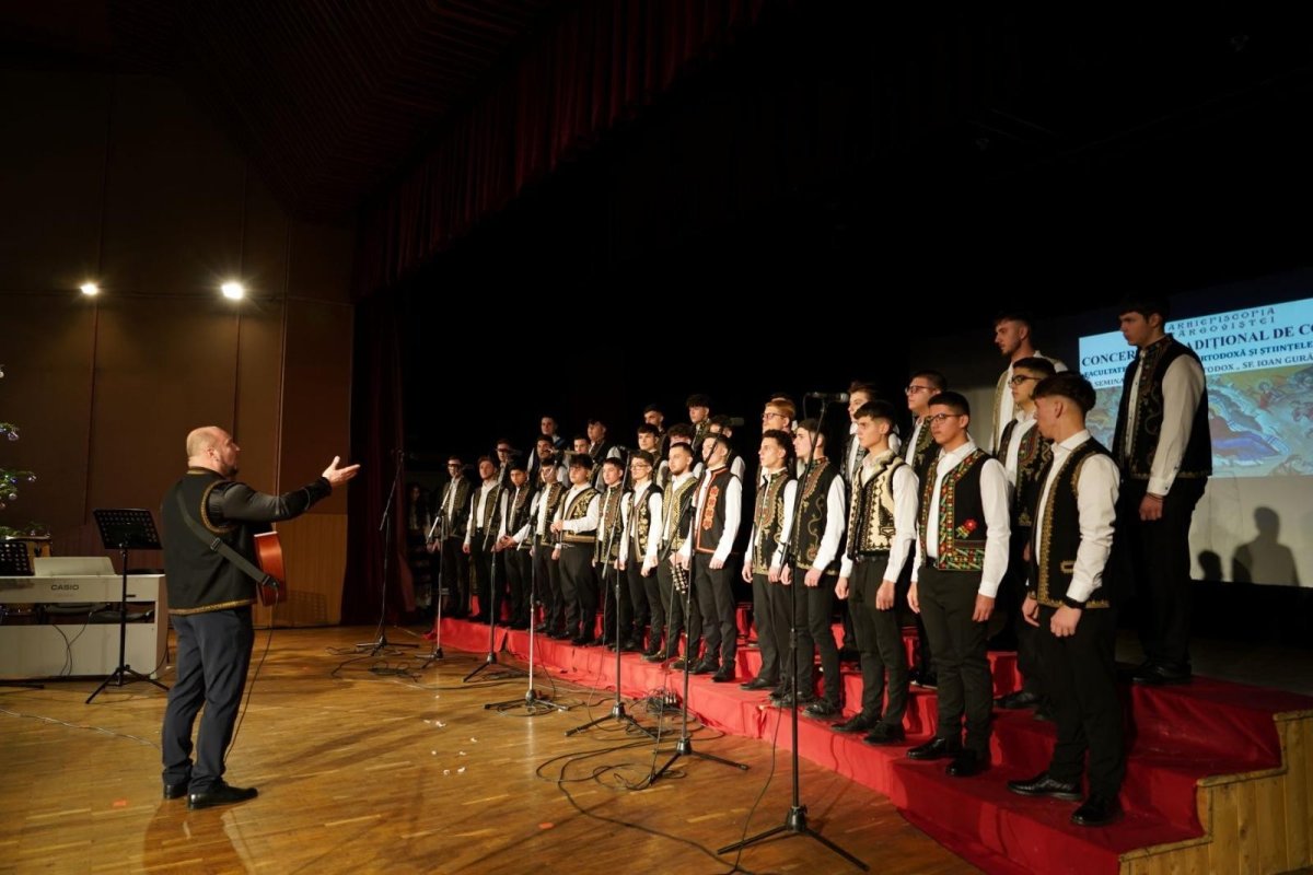 Concertul de colinde al școlilor de teologie din Târgoviște 351159