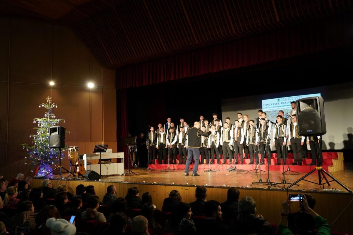 Concertul de colinde al școlilor de teologie din Târgoviște 351160