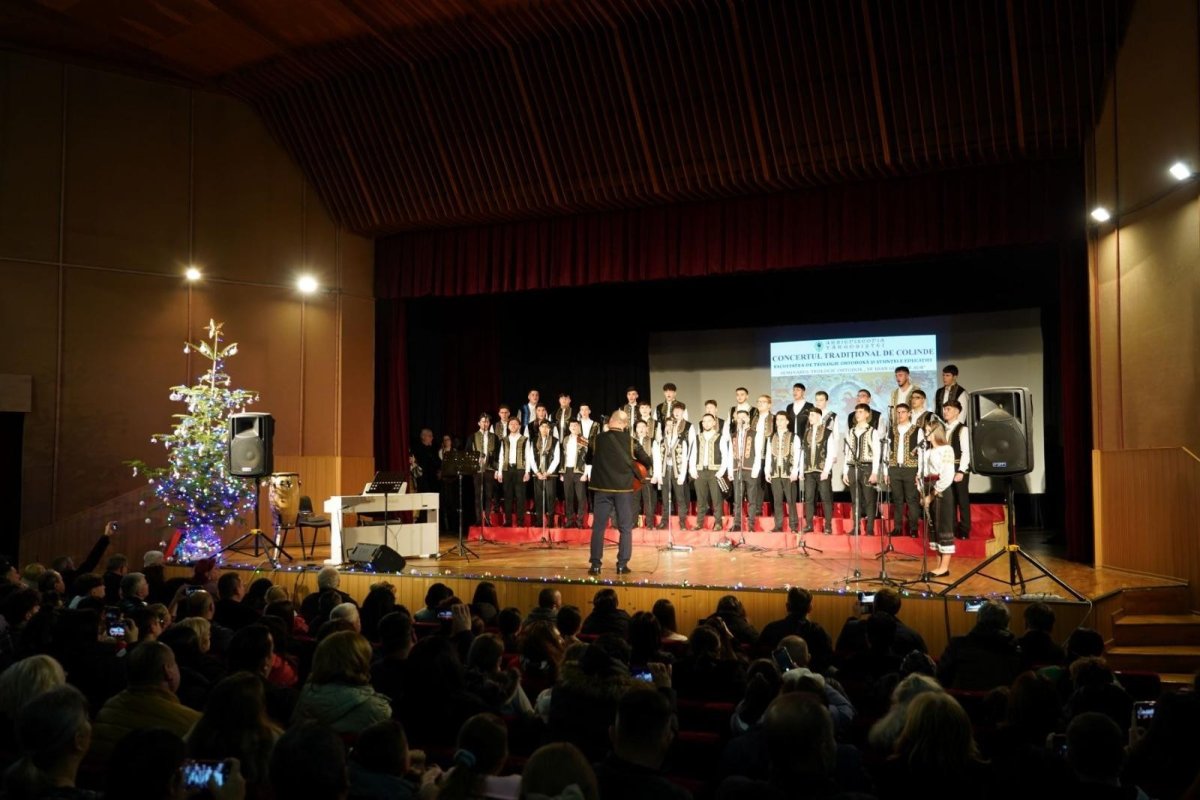 Concertul de colinde al școlilor de teologie din Târgoviște 351162