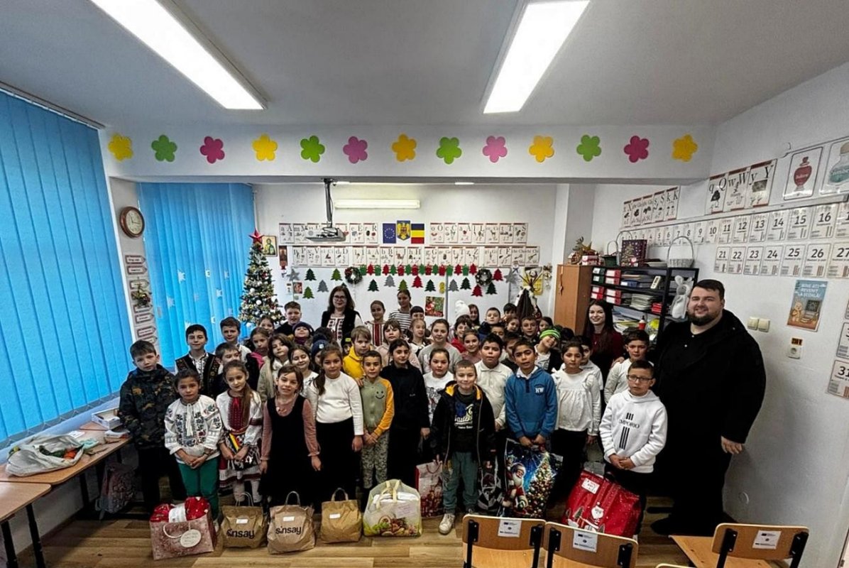 Daruri pentru elevi din zone defavorizate oferite prin implicarea unor profesori ieșeni 351178