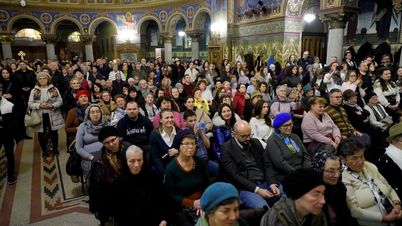 Patru coruri reunite în colind la Catedrala Mitropolitană din Sibiu 351131