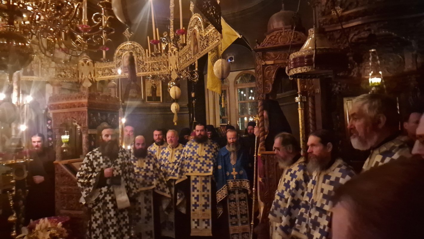 Slujire arhierească la Schitul Lacu din Sfântul Munte Athos 351145