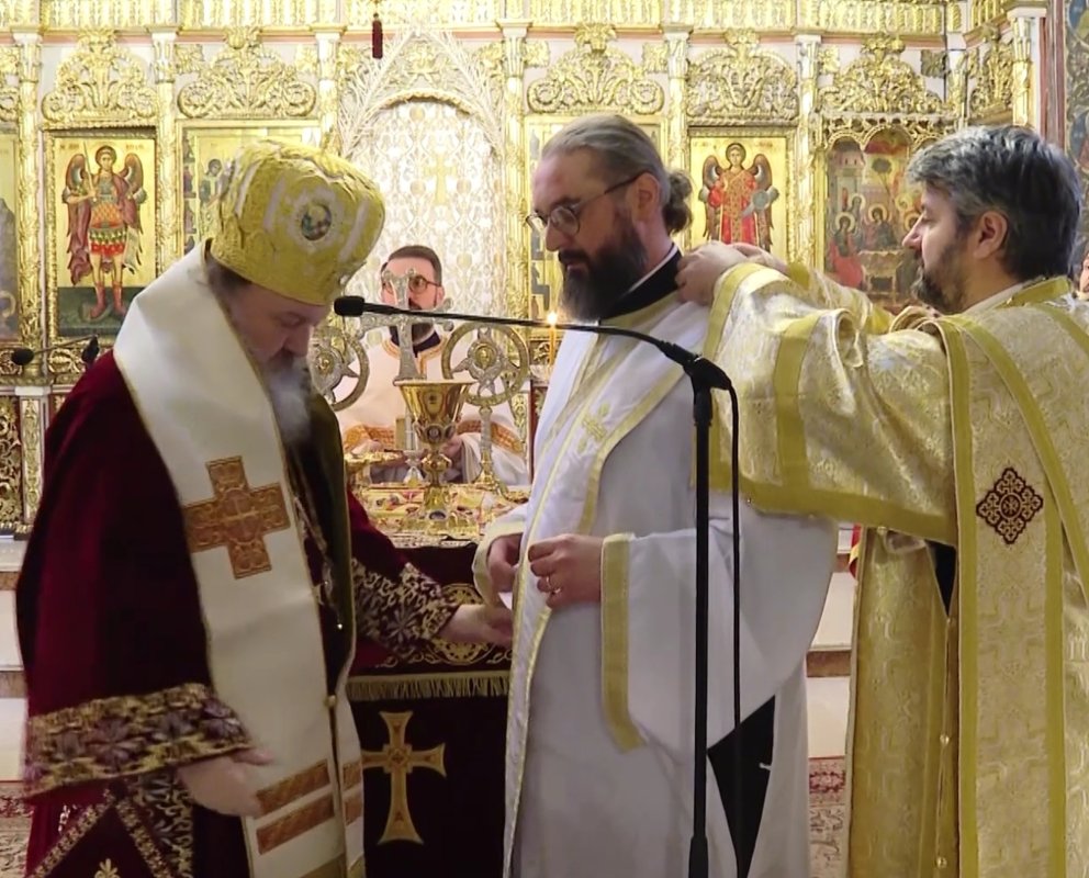 Slujiri arhierești la două mănăstiri din București 351268