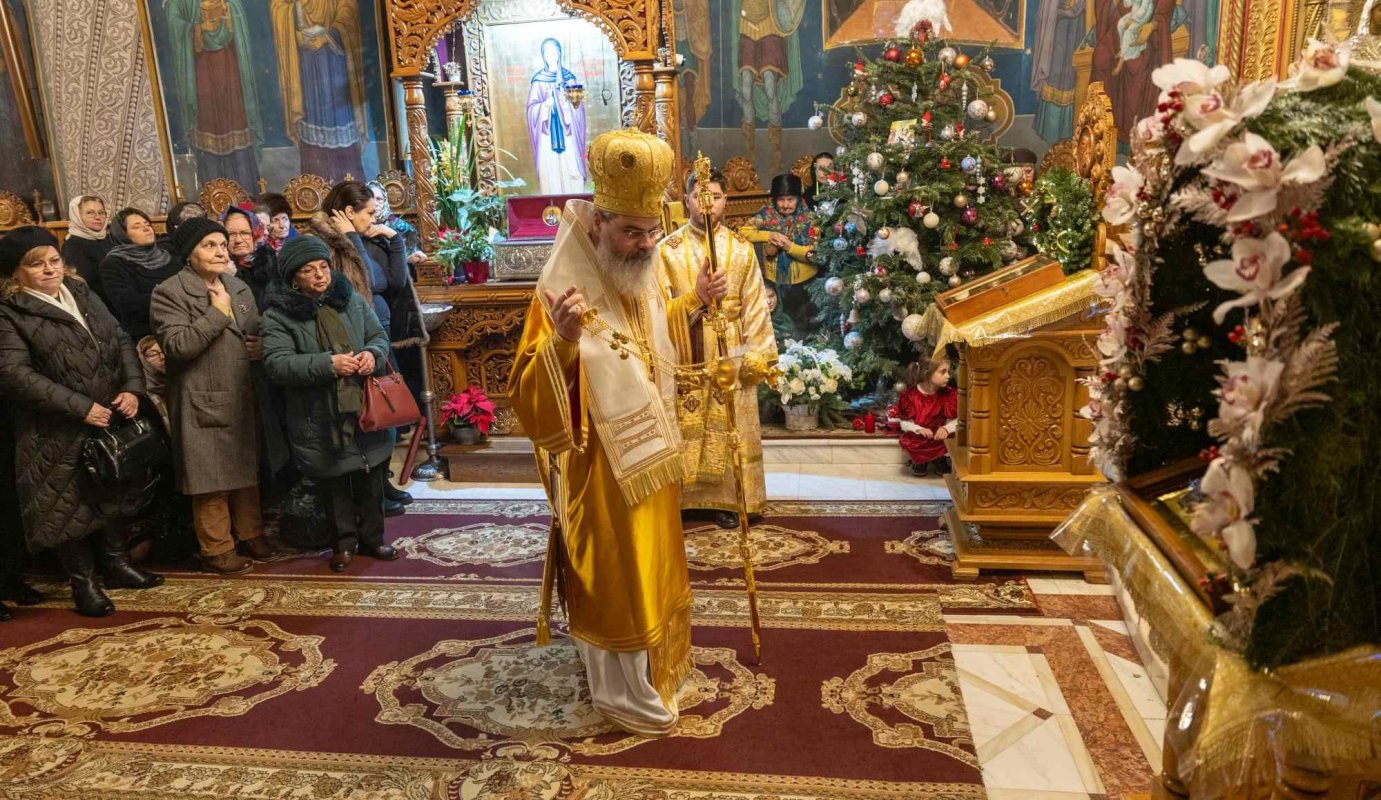 Veșnicul Dumnezeu coboară în timp și își asumă firea noastră umană 350484