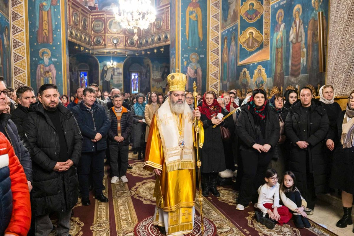 Veșnicul Dumnezeu coboară în timp și își asumă firea noastră umană 350486