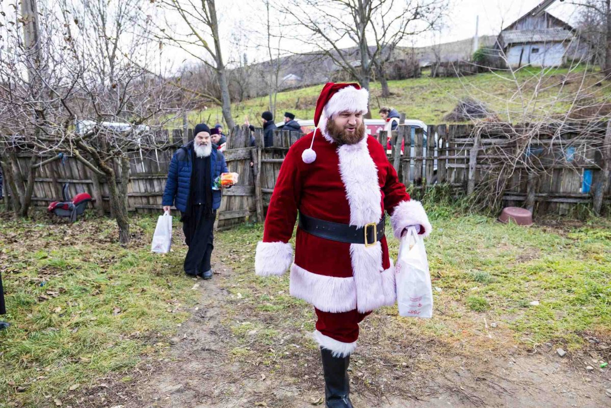 Veșnicul Dumnezeu coboară în timp și își asumă firea noastră umană 350487