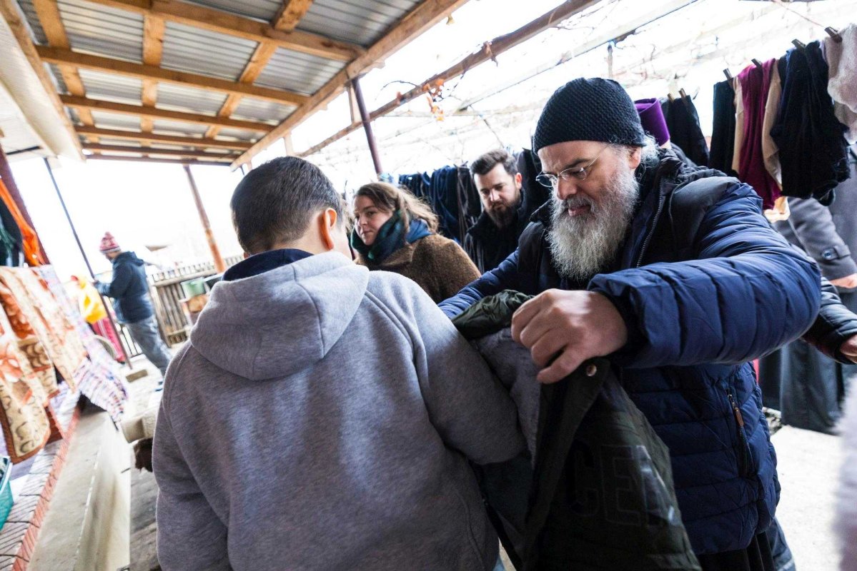 Veșnicul Dumnezeu coboară în timp și își asumă firea noastră umană 350488