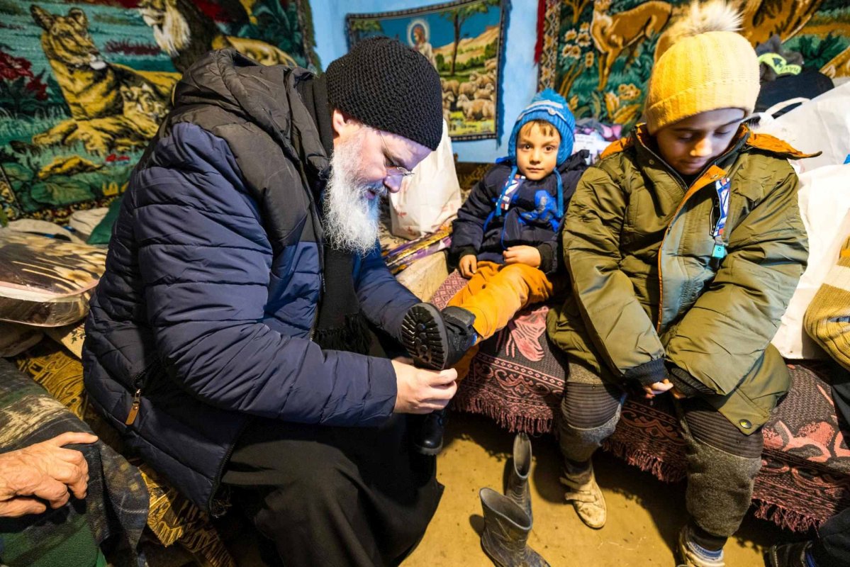 Veșnicul Dumnezeu coboară în timp și își asumă firea noastră umană 350490