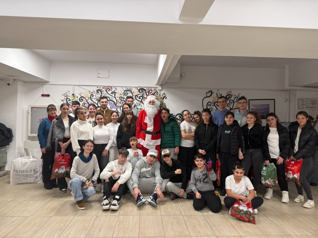 Activități ale voluntarilor Asociației „Studenți pentru viață” 351387