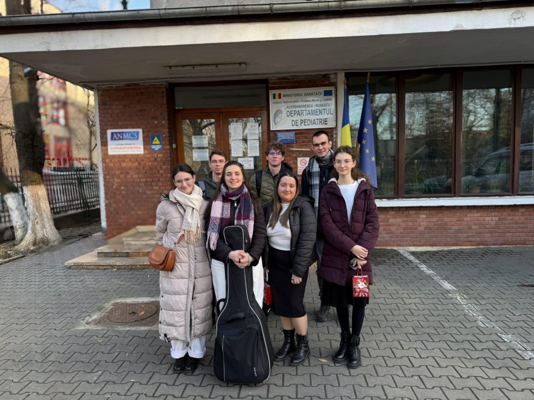 Activități ale voluntarilor Asociației „Studenți pentru viață” 351390