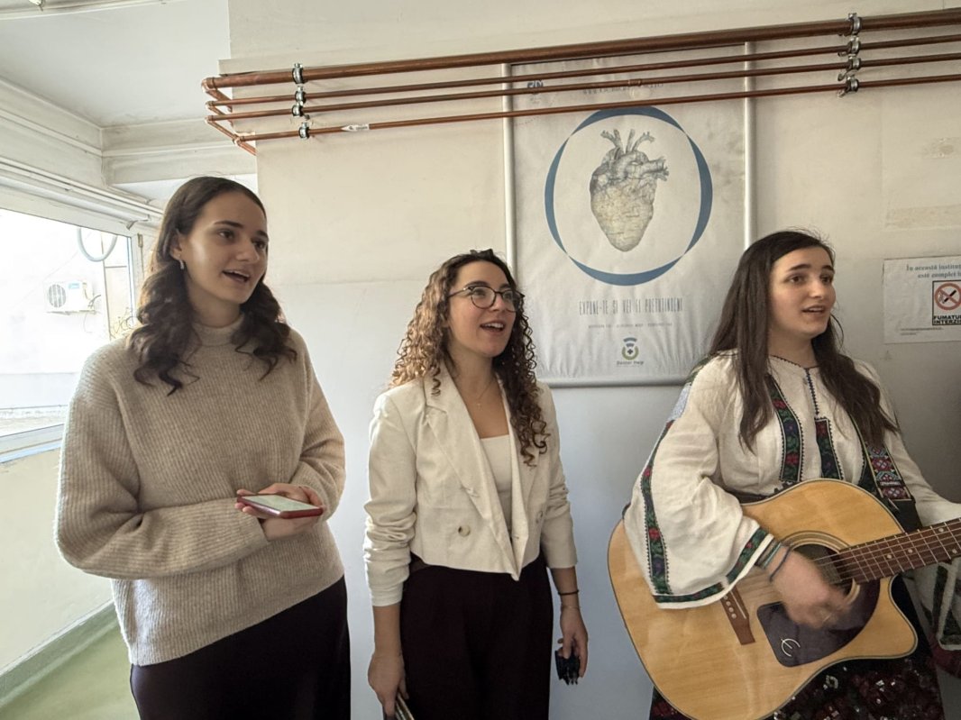 Activități ale voluntarilor Asociației „Studenți pentru viață” 351393