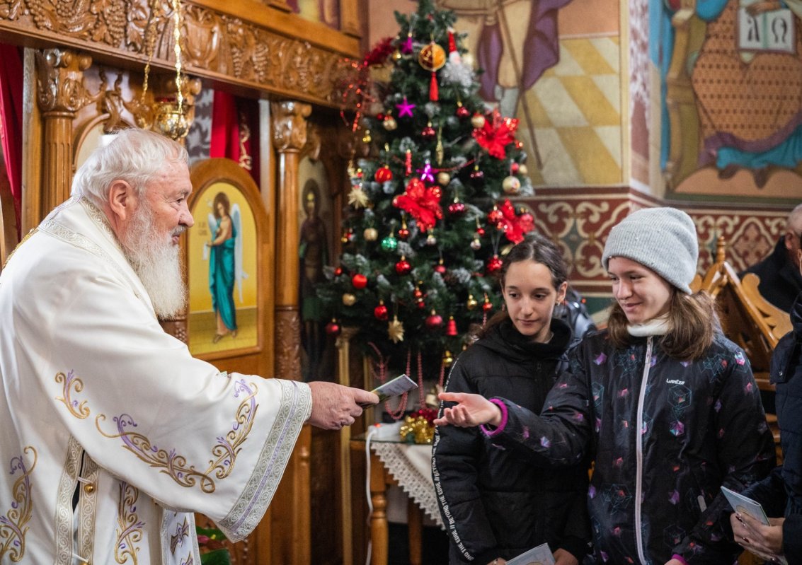 Binecuvântare arhierească în Biserica „Sfântul Dumitru” din Bistrița 351309
