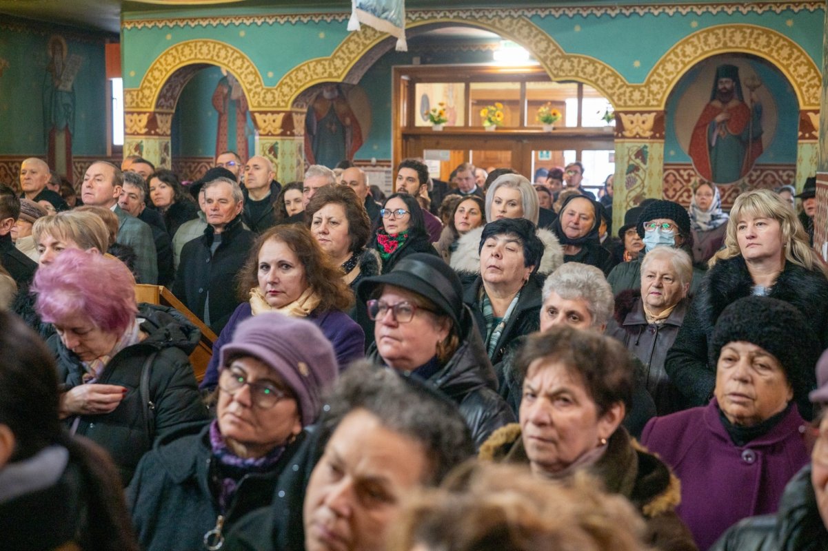Binecuvântare arhierească în Biserica „Sfântul Dumitru” din Bistrița 351310