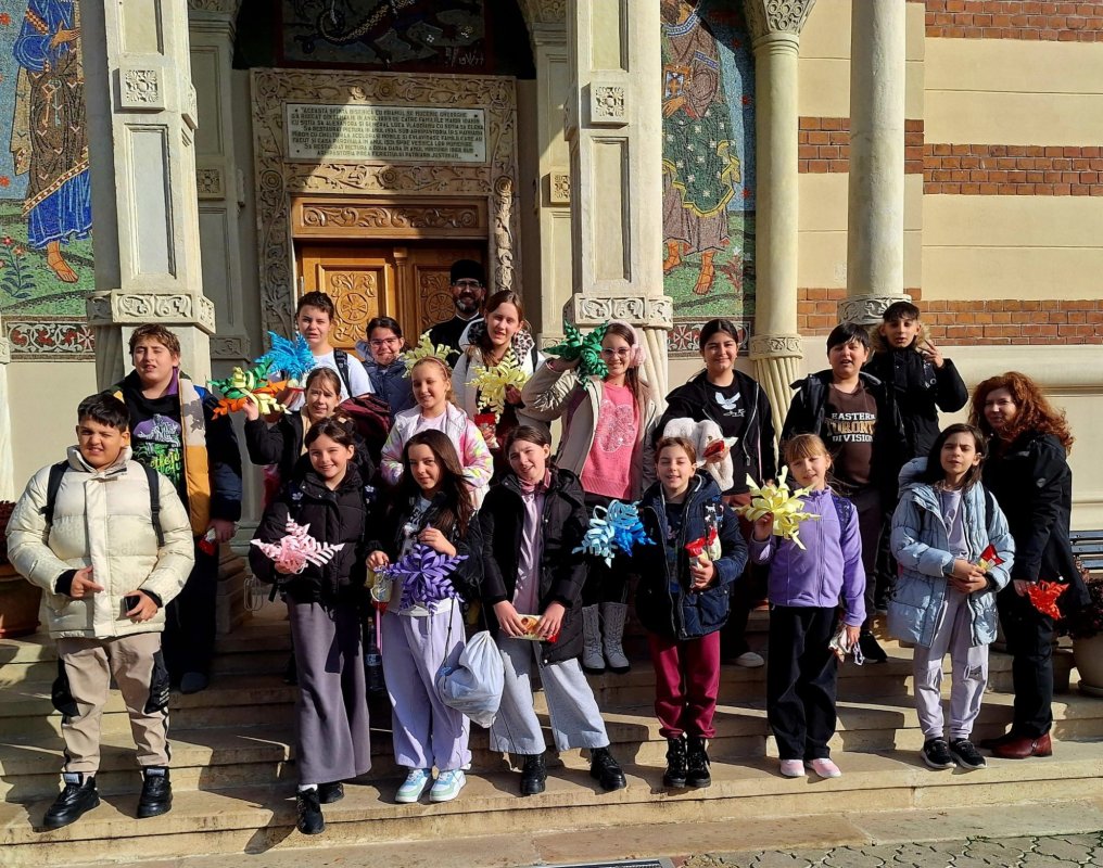 Întâmpinarea Crăciunului prin colind și faptă bună la Parohia Andronache din Capitală 351384