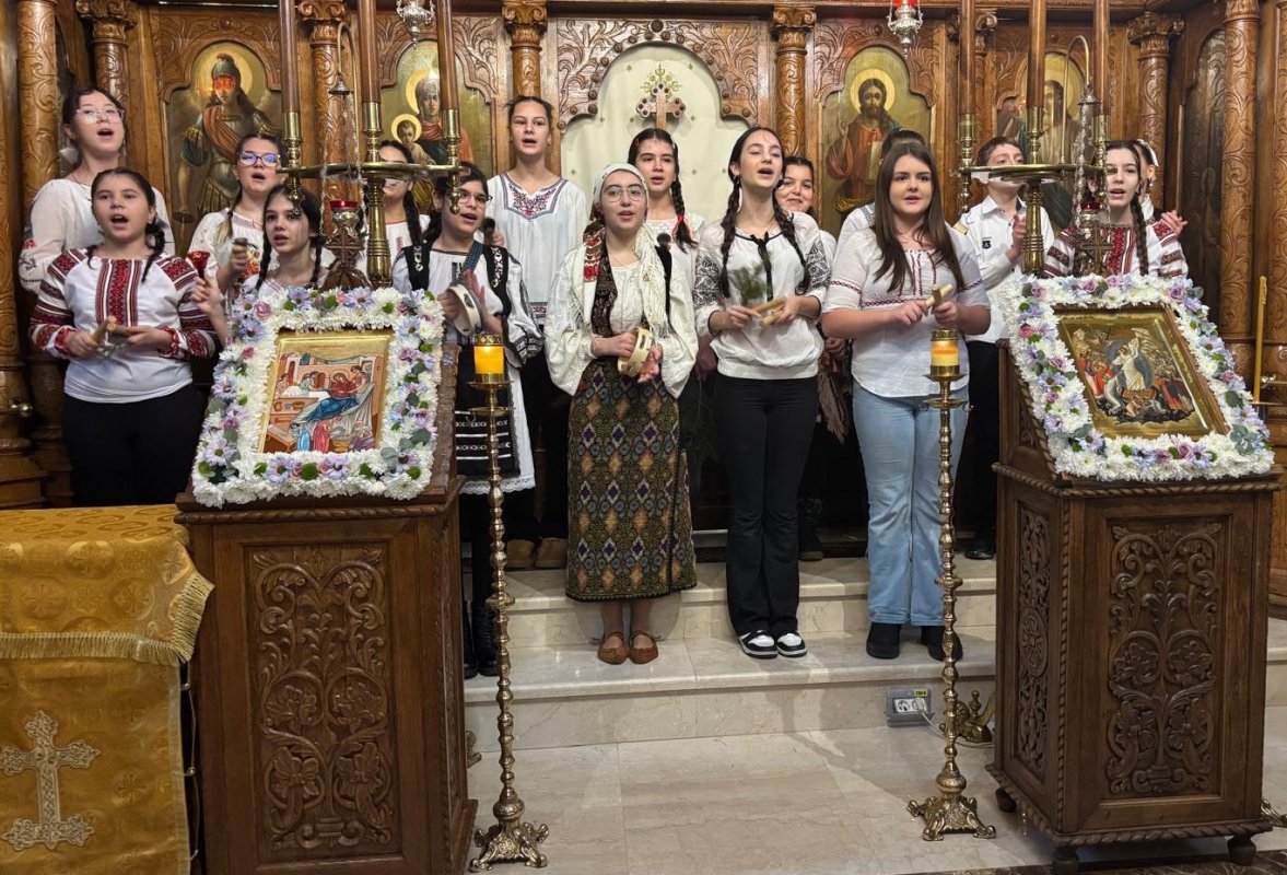 Întâmpinarea Crăciunului prin colind și faptă bună la Parohia Andronache din Capitală 351385