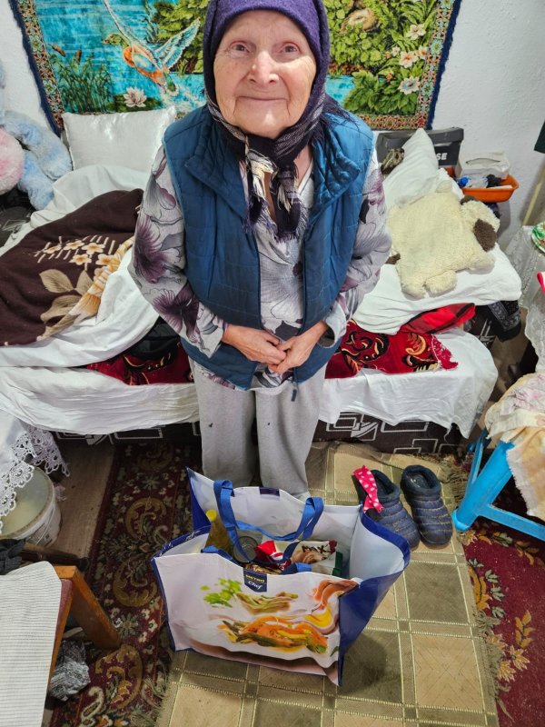 Întâmpinarea Crăciunului prin colind și faptă bună la Parohia Andronache din Capitală 351386