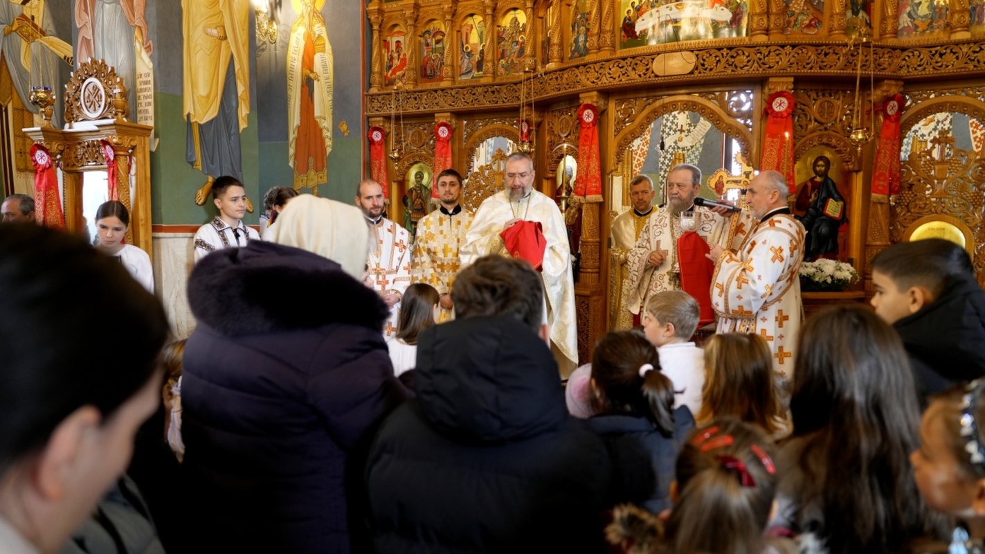 Liturghie arhierească în biserica nouă din cartierul sibian Turnişor 351300