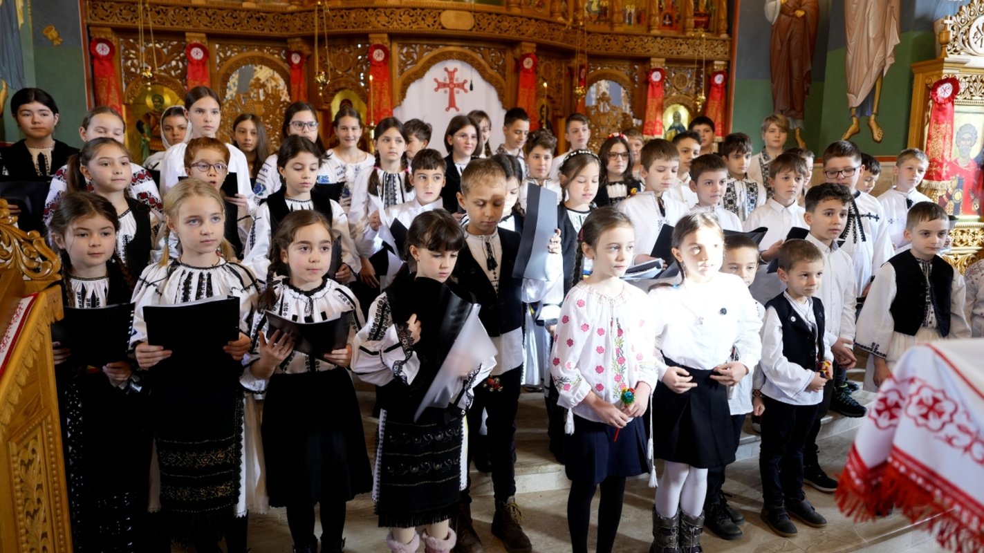 Liturghie arhierească în biserica nouă din cartierul sibian Turnişor 351302