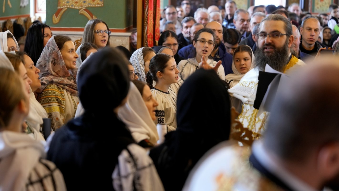 Liturghie arhierească în biserica nouă din cartierul sibian Turnişor 351304