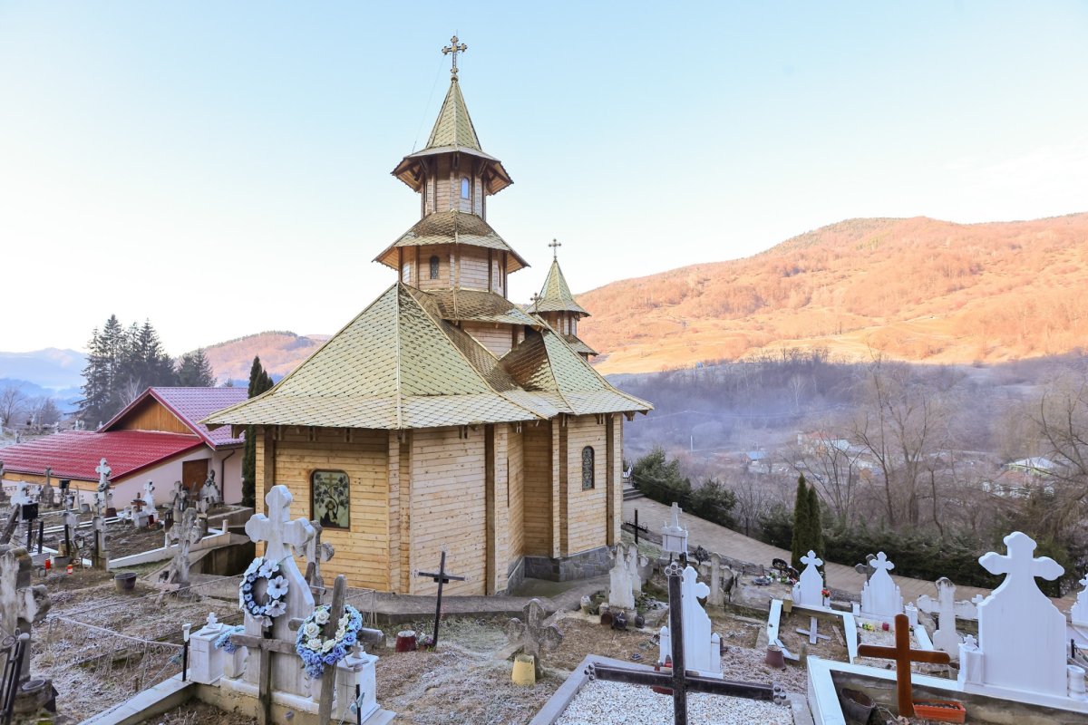 Sfințirea icoanelor bisericii din Parohia Varlaam, județul Buzău 351343