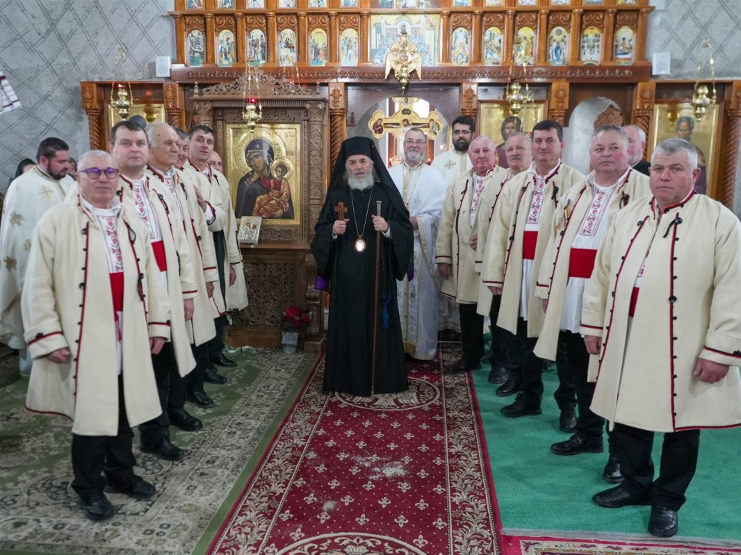 Târnosirea bisericii din localitatea Şerbeştii Vechi 351340