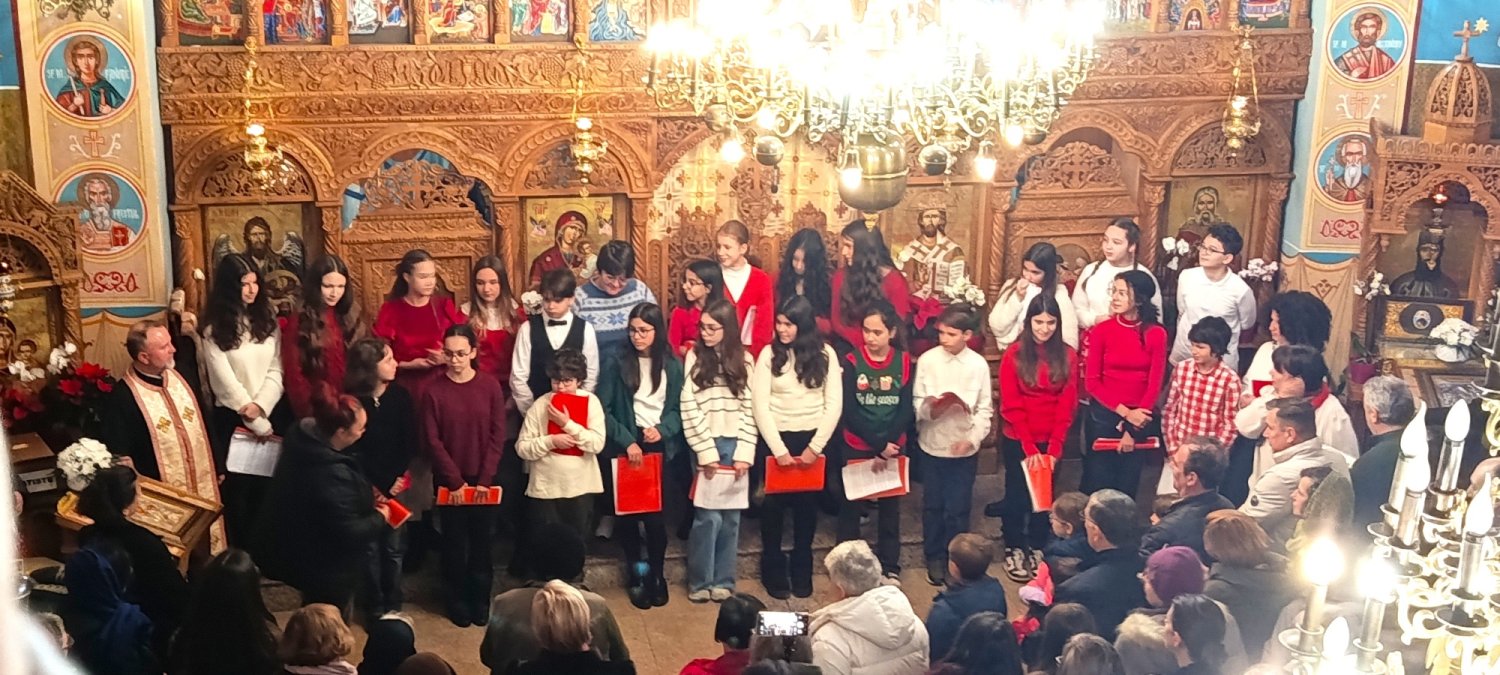 Vestea Nașterii Domnului adusă de tinerii artiști la o biserică din Capitală 351333