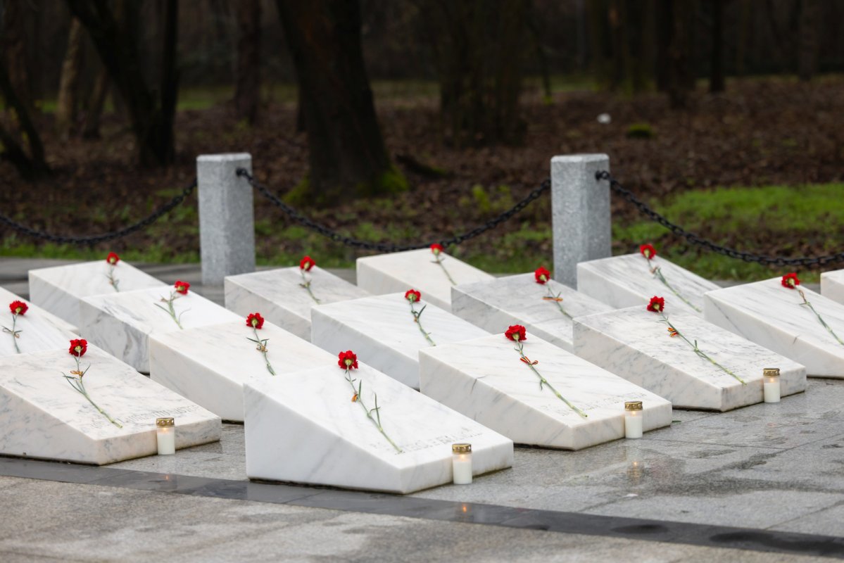 Slujbă de pomenire pentru eroii Revoluției la Aeroportul Otopeni 351557