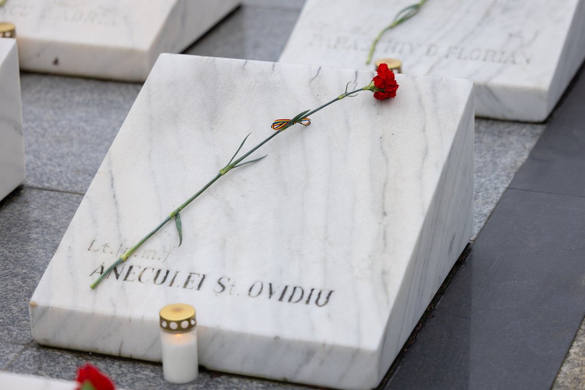 Slujbă de pomenire pentru eroii Revoluției la Aeroportul Otopeni 351559