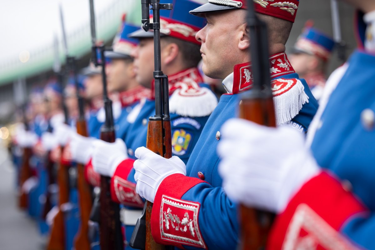 Slujbă de pomenire pentru eroii Revoluției la Aeroportul Otopeni 351563