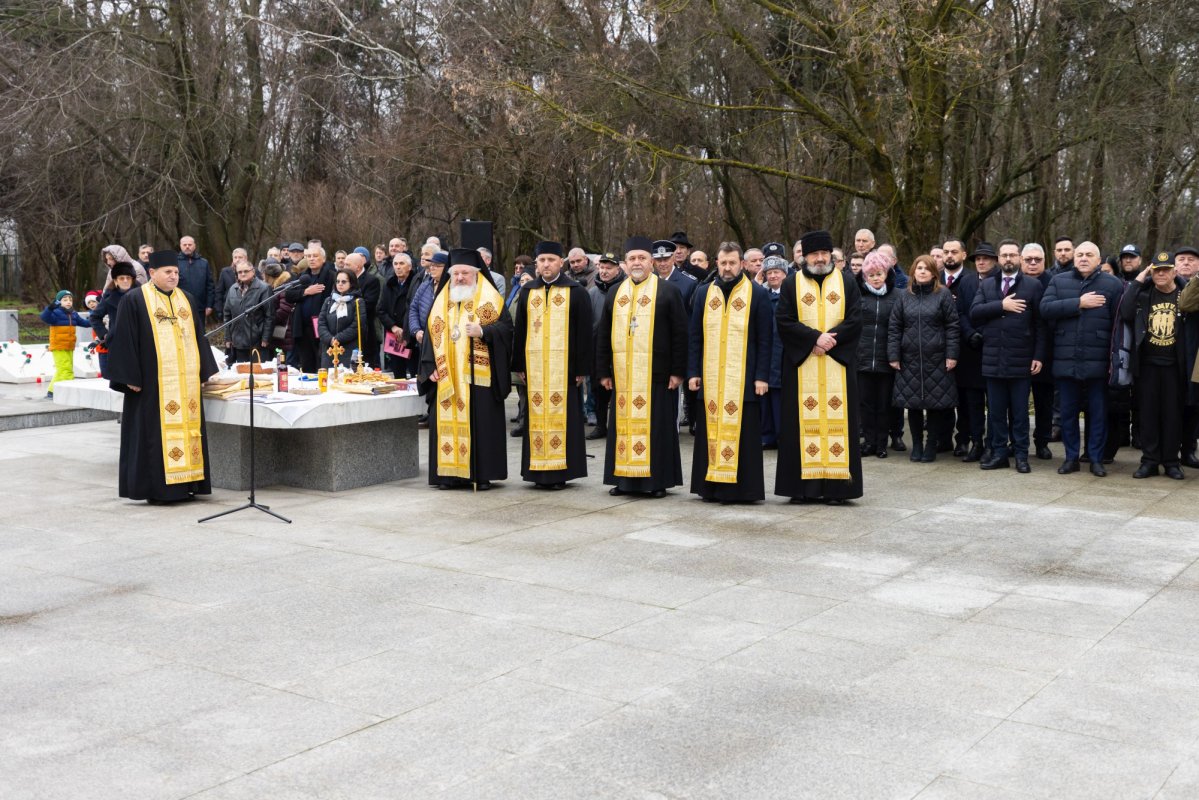 Slujbă de pomenire pentru eroii Revoluției la Aeroportul Otopeni 351564