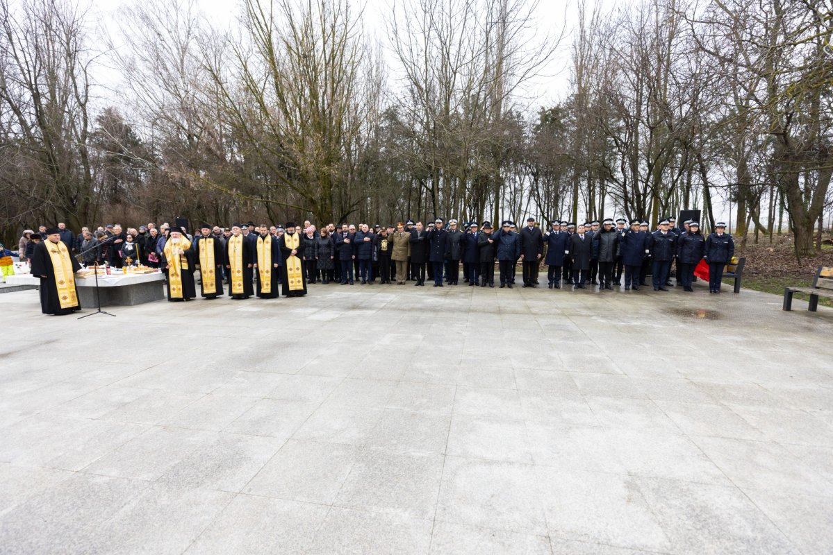 Slujbă de pomenire pentru eroii Revoluției la Aeroportul Otopeni 351565