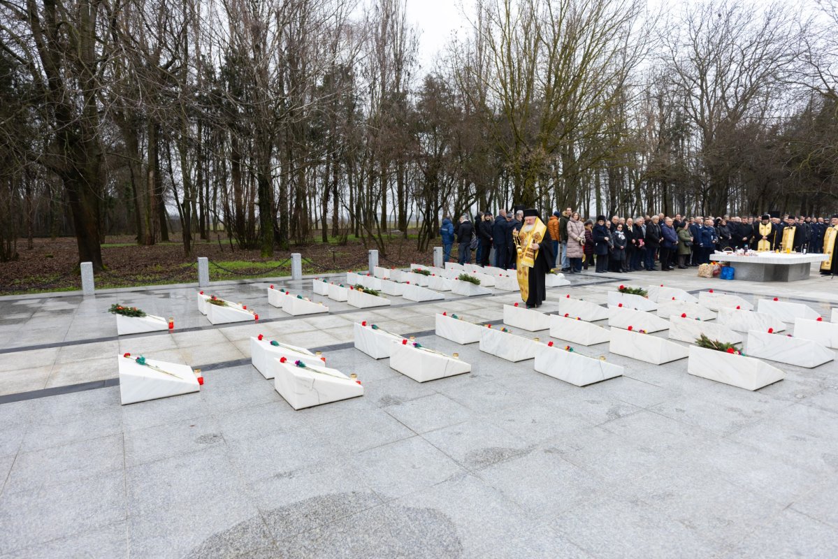 Slujbă de pomenire pentru eroii Revoluției la Aeroportul Otopeni 351566