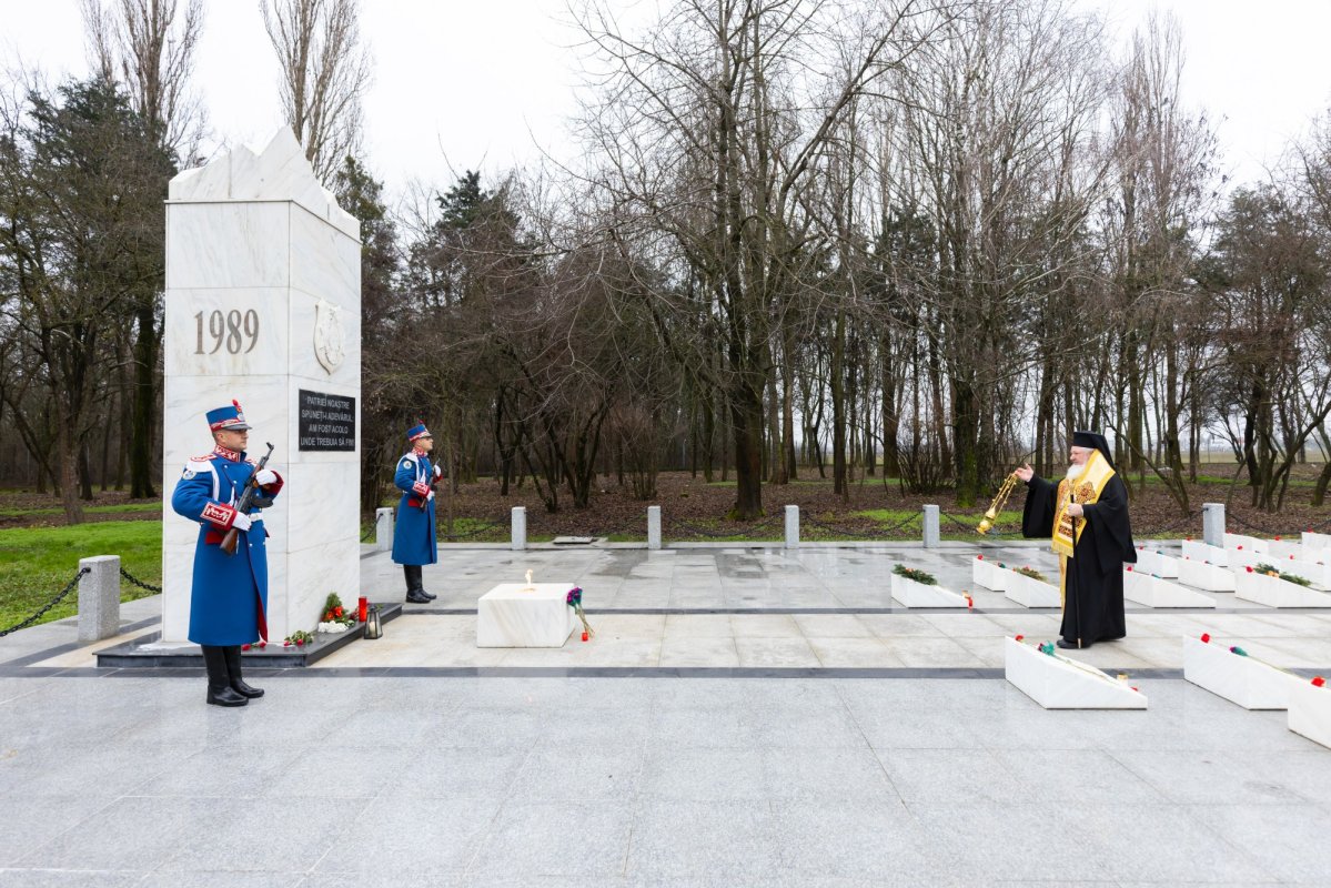 Slujbă de pomenire pentru eroii Revoluției la Aeroportul Otopeni 351567