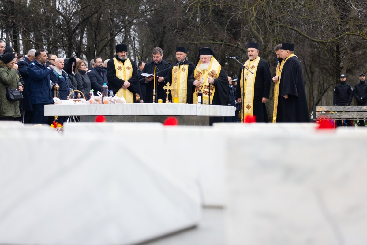 Slujbă de pomenire pentru eroii Revoluției la Aeroportul Otopeni 351568