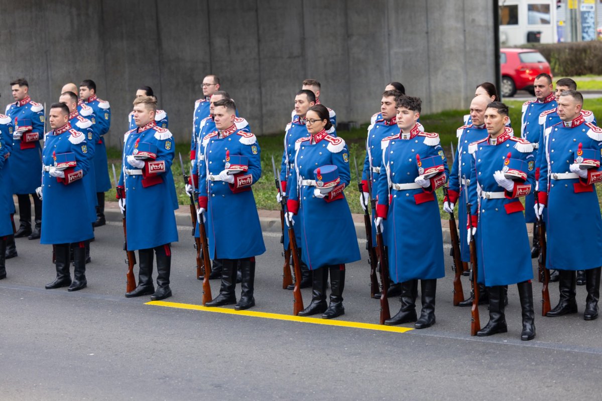 Slujbă de pomenire pentru eroii Revoluției la Aeroportul Otopeni 351569