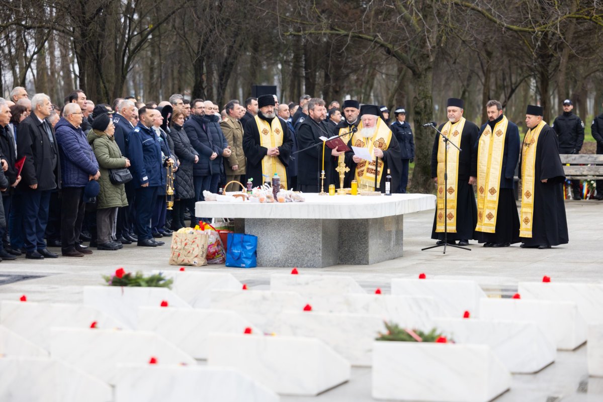 Slujbă de pomenire pentru eroii Revoluției la Aeroportul Otopeni 351570