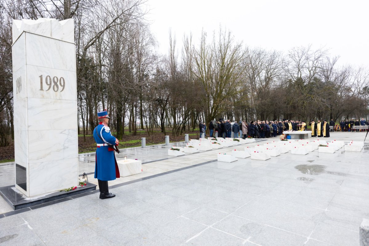 Slujbă de pomenire pentru eroii Revoluției la Aeroportul Otopeni 351571