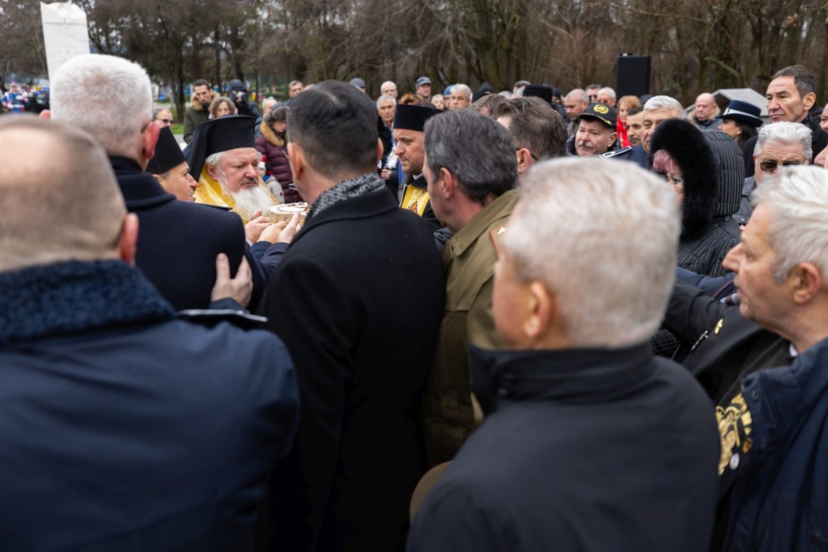 Slujbă de pomenire pentru eroii Revoluției la Aeroportul Otopeni 351572