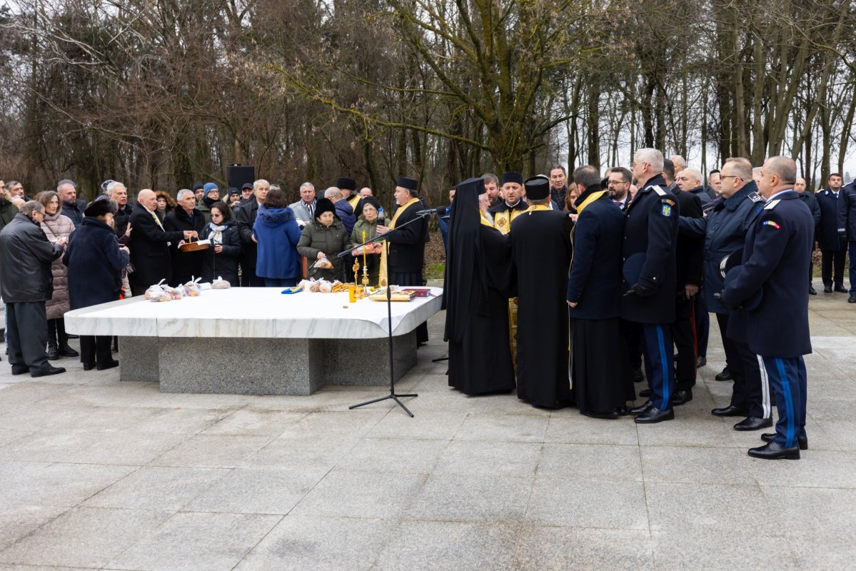Slujbă de pomenire pentru eroii Revoluției la Aeroportul Otopeni 351573