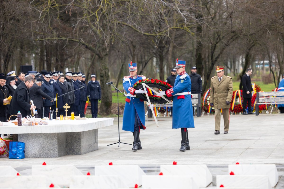 Slujbă de pomenire pentru eroii Revoluției la Aeroportul Otopeni 351575