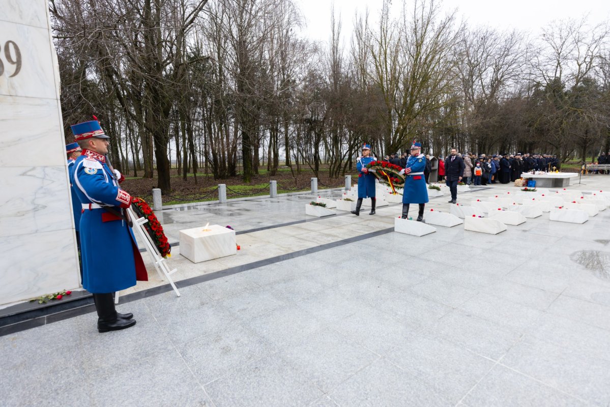 Slujbă de pomenire pentru eroii Revoluției la Aeroportul Otopeni 351576