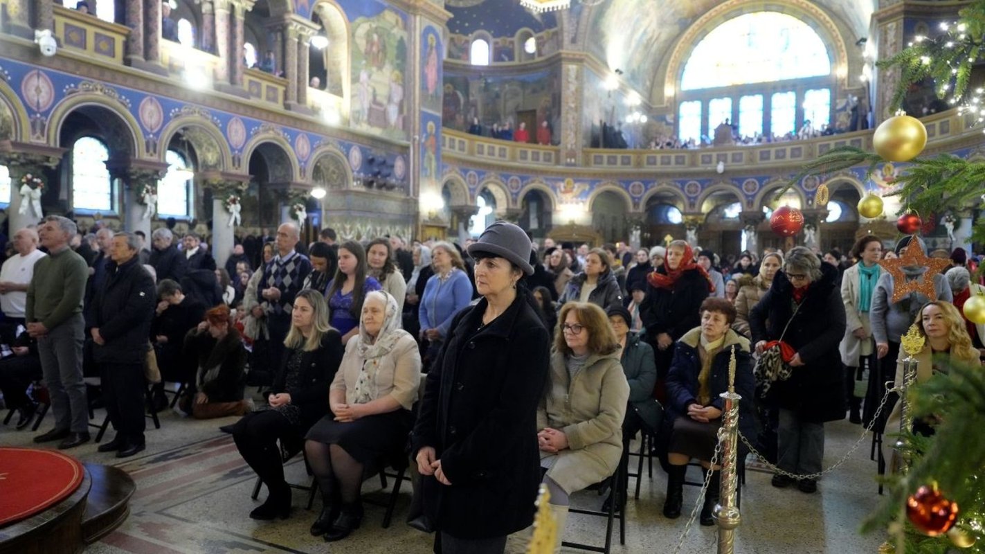 Comuniune în rugăciune la Sibiu, de praznicul Nașterii Domnului 351630