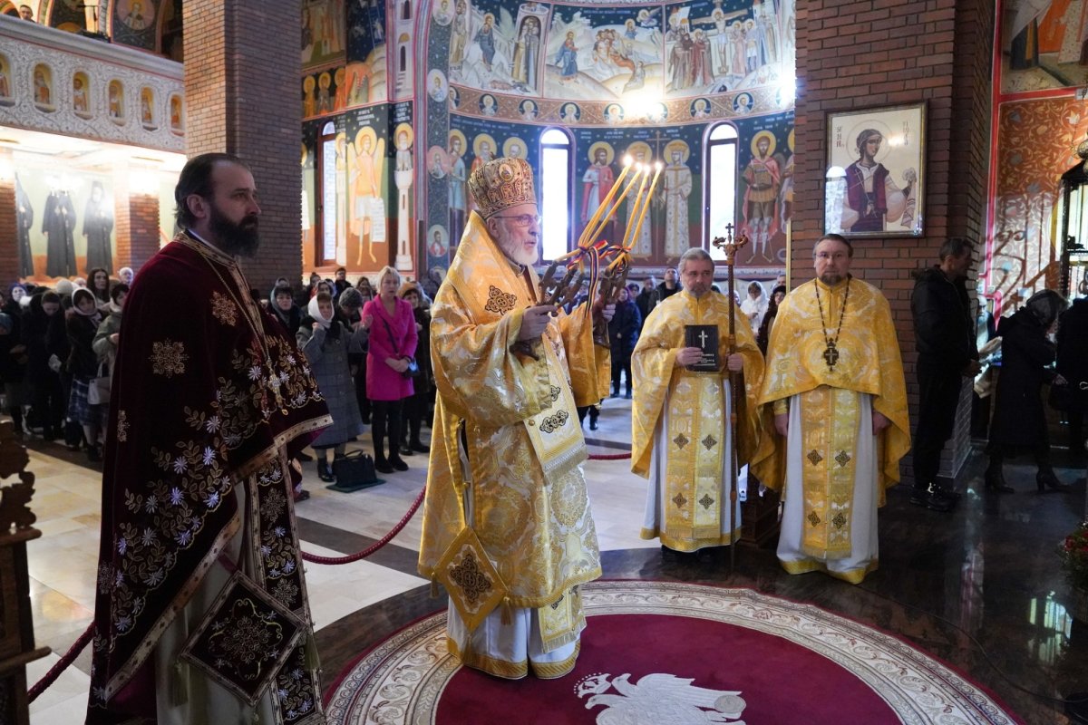 Crăciunul sărbătorit în eparhii din Muntenia și Dobrogea 351834