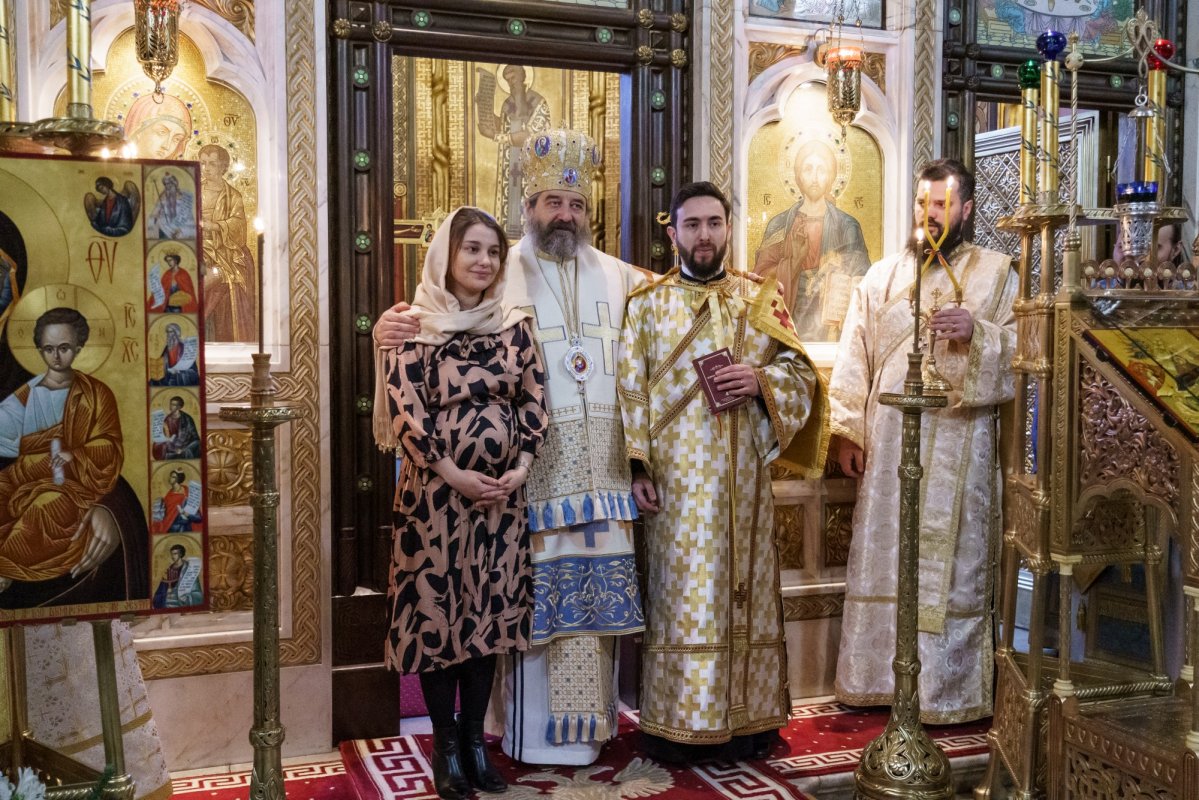 Hirotonie la Mănăstirea „Sfinții Trei Ierarhi” din Iași în Duminica de după Nașterea Domnului 351803