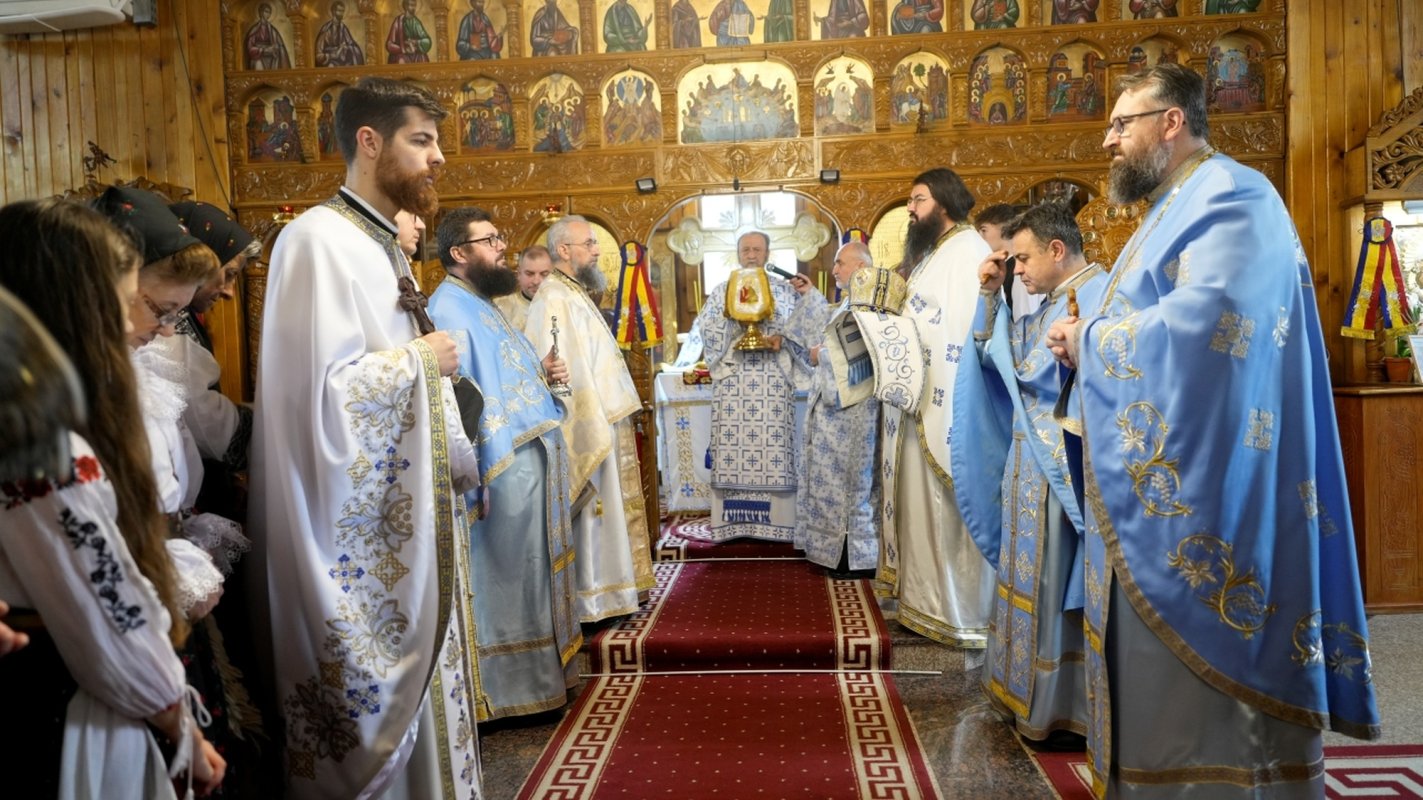 Liturghie arhierească la Braşov în a doua zi de Crăciun 351811