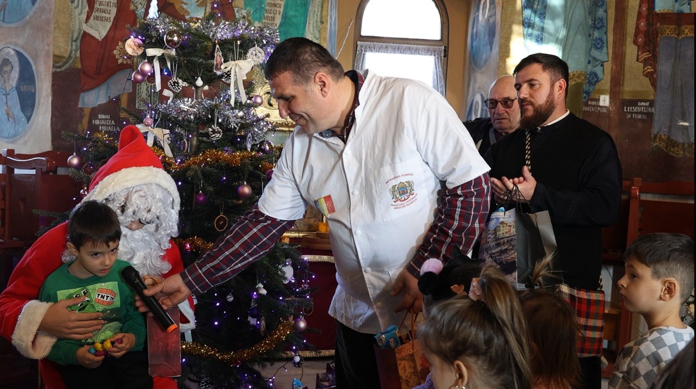 Bucuria Crăciunului adusă copiilor de voluntarii bucureșteni 351886