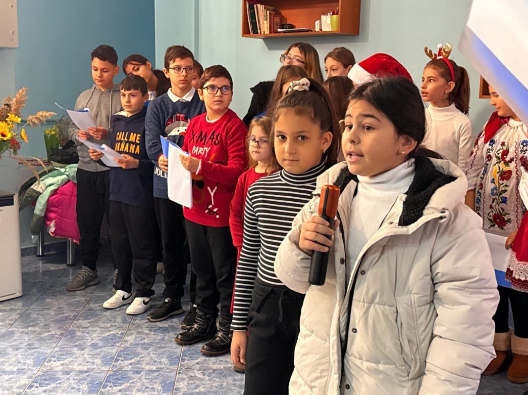 Dar de lumină pentru vârstnicii de la centrul din Fierbinți Târg 351906