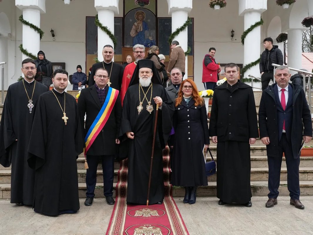 Slujire arhierească la Parohia „Sfânta Anastasia” din Călărași 351878