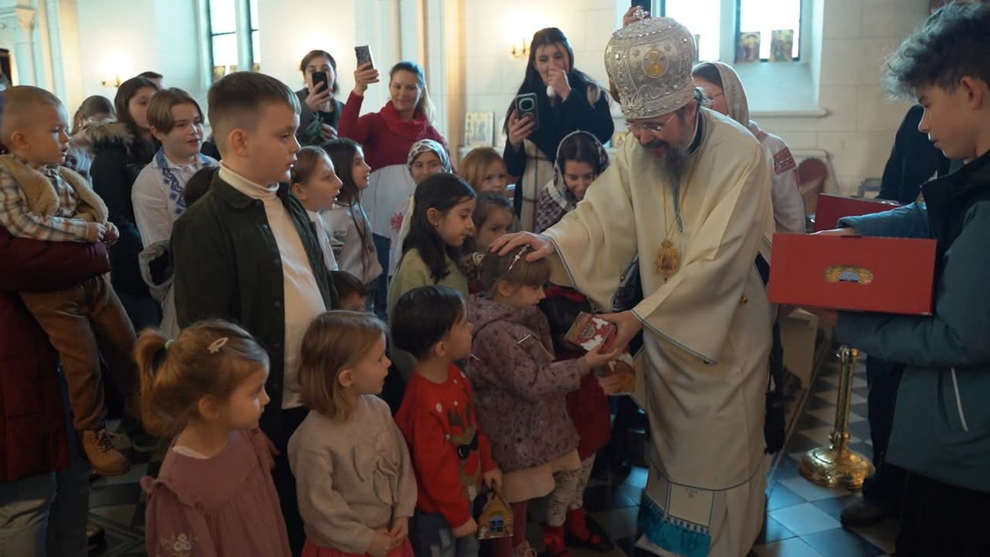 Slujiri arhierești în comunități românești din Suedia 351919