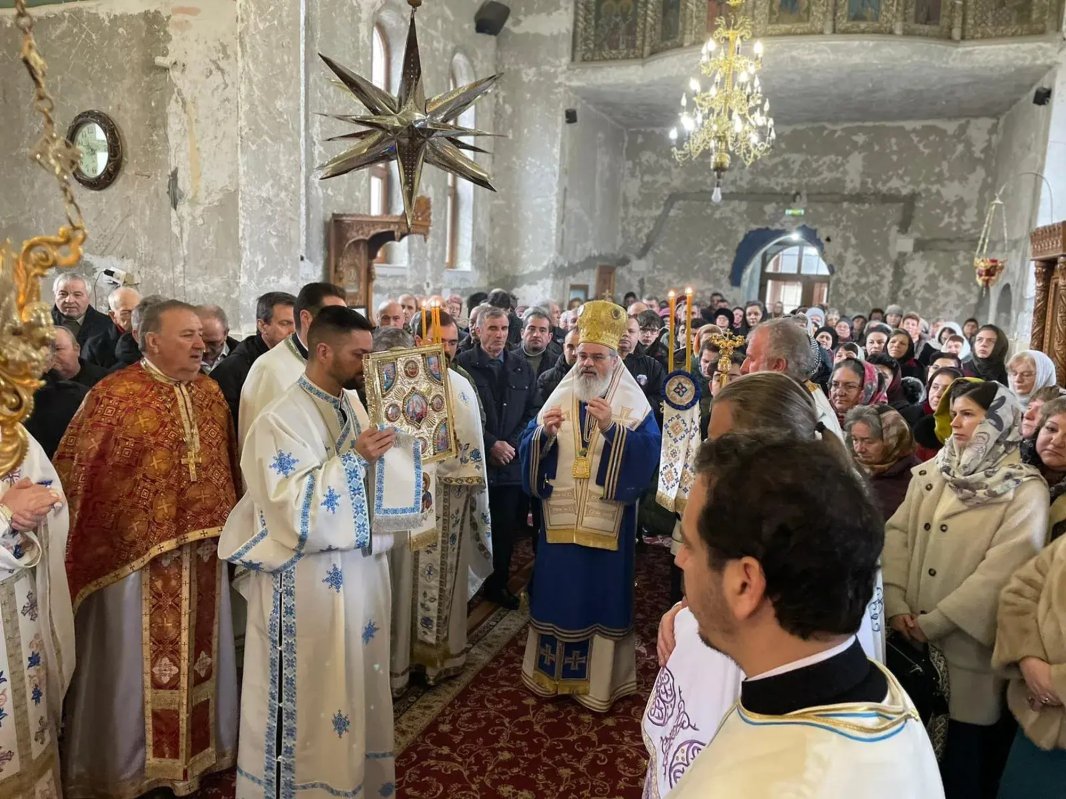 Slujiri de Crăciun ale ierarhului Hușilor 351856